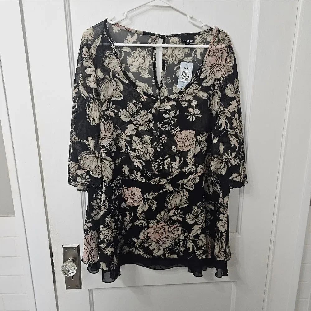 NWT Torrid blouse sz 3